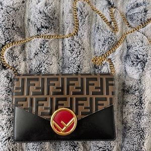 FENDI LOGO CHAIN STRAP WALLET ENVELOPE BAG